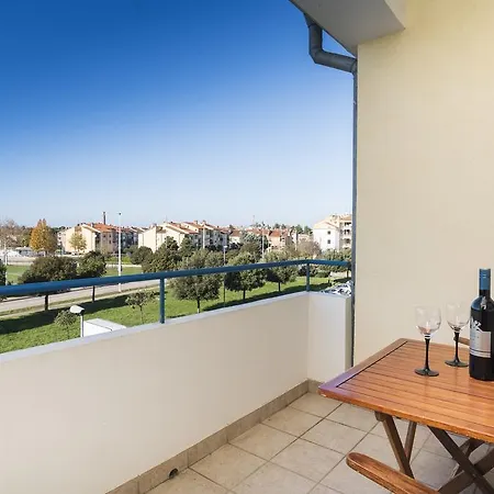 Sunny Moela Umag
