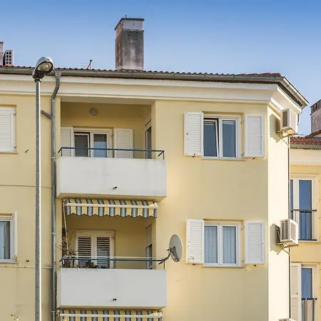 Apartment Sunny Moela *